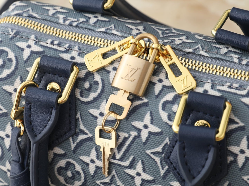 Louis Vuitton Speedy Bandoulière 20 Monogram Satchel — detail