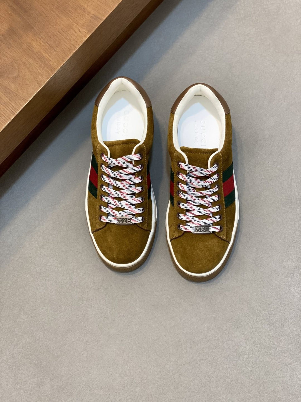 Gucci Stripe Low-Top Sneakers — front