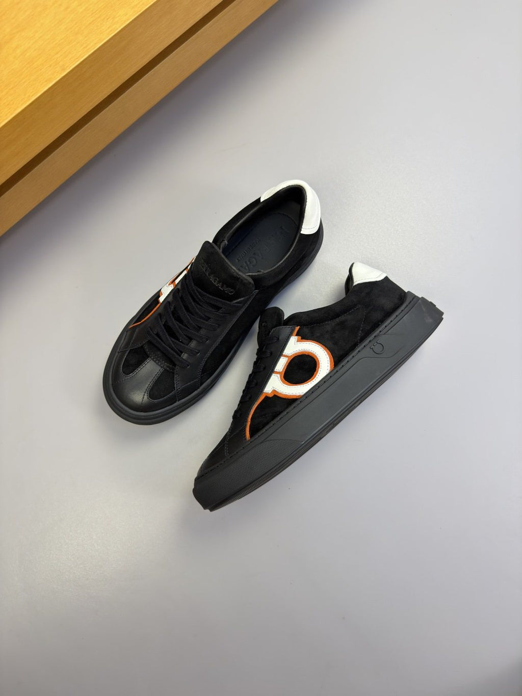 Ferragamo Contrast-Trim Low-Top Sneakers — model