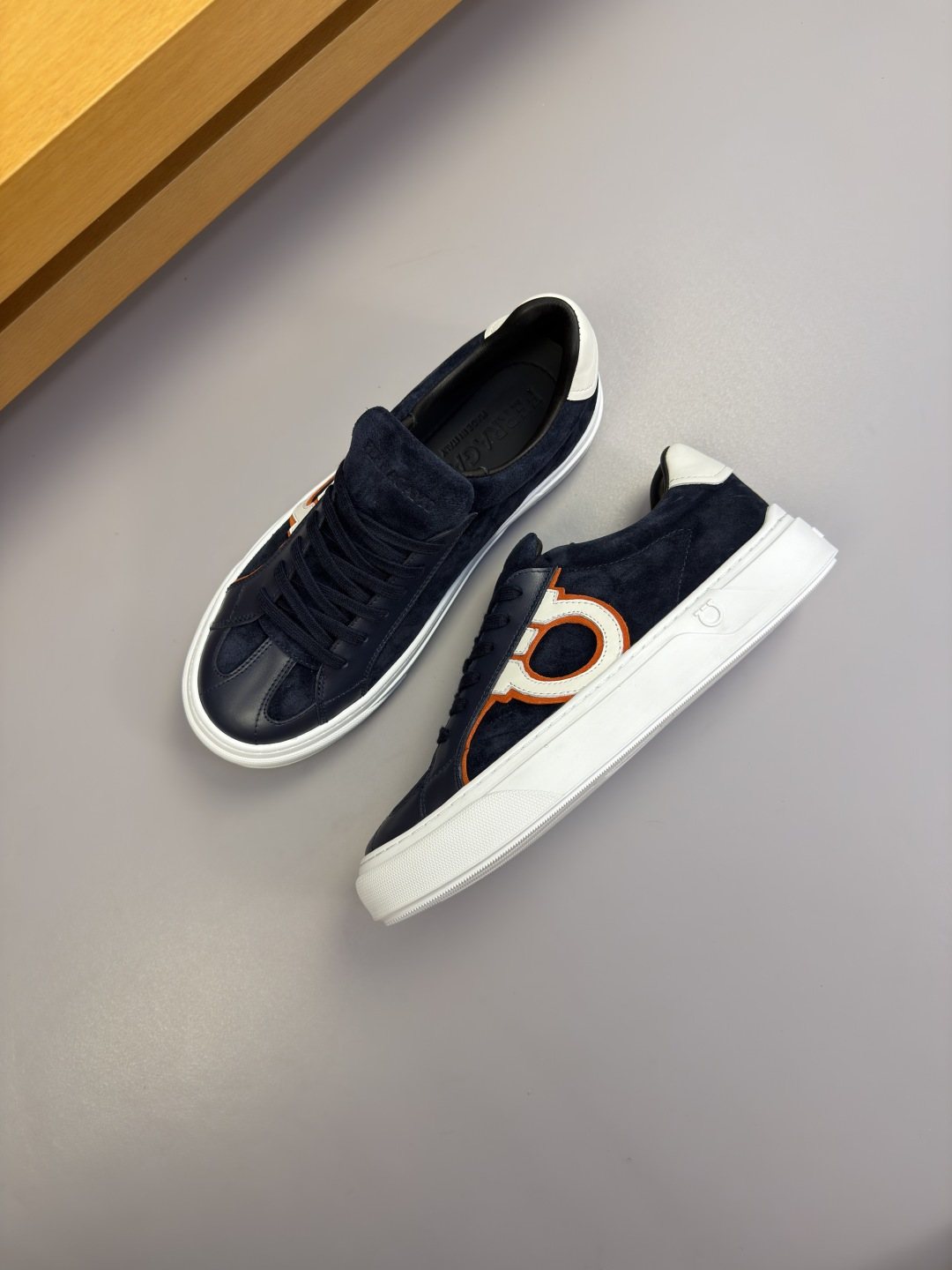 Ferragamo Contrast-Trim Low-Top Sneakers — side