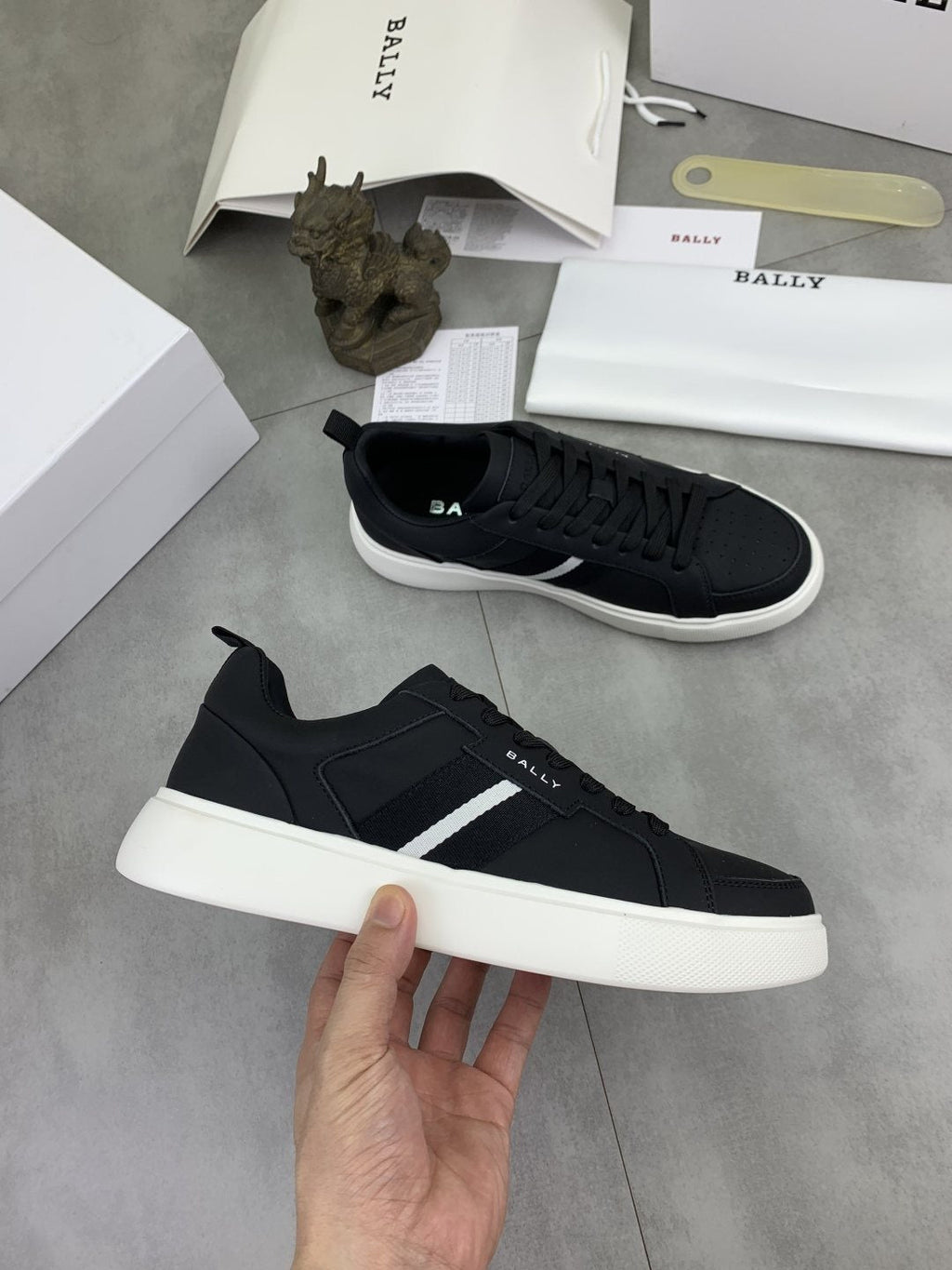 微商相册测试鞋子-Bally Double-Stripe Low-Top Sneakers — side