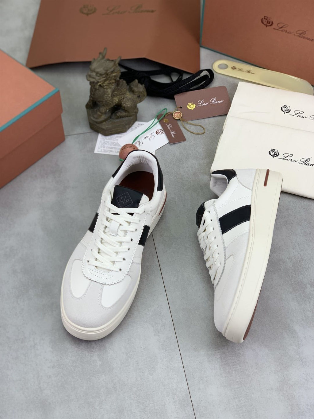 微商相册测试鞋子-Loro Piana Contrast Stripe Low-Top Sneakers — front