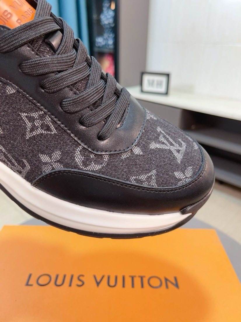 Louis Vuitton Monogram Low-Top Sneakers — detail