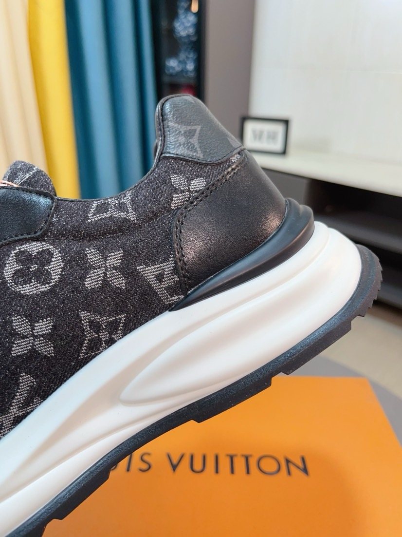 Louis Vuitton Monogram Low-Top Sneakers — detail