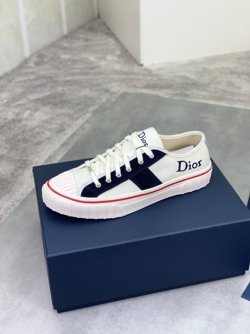 Dior Hooper Low-Top Sneakers — detail
