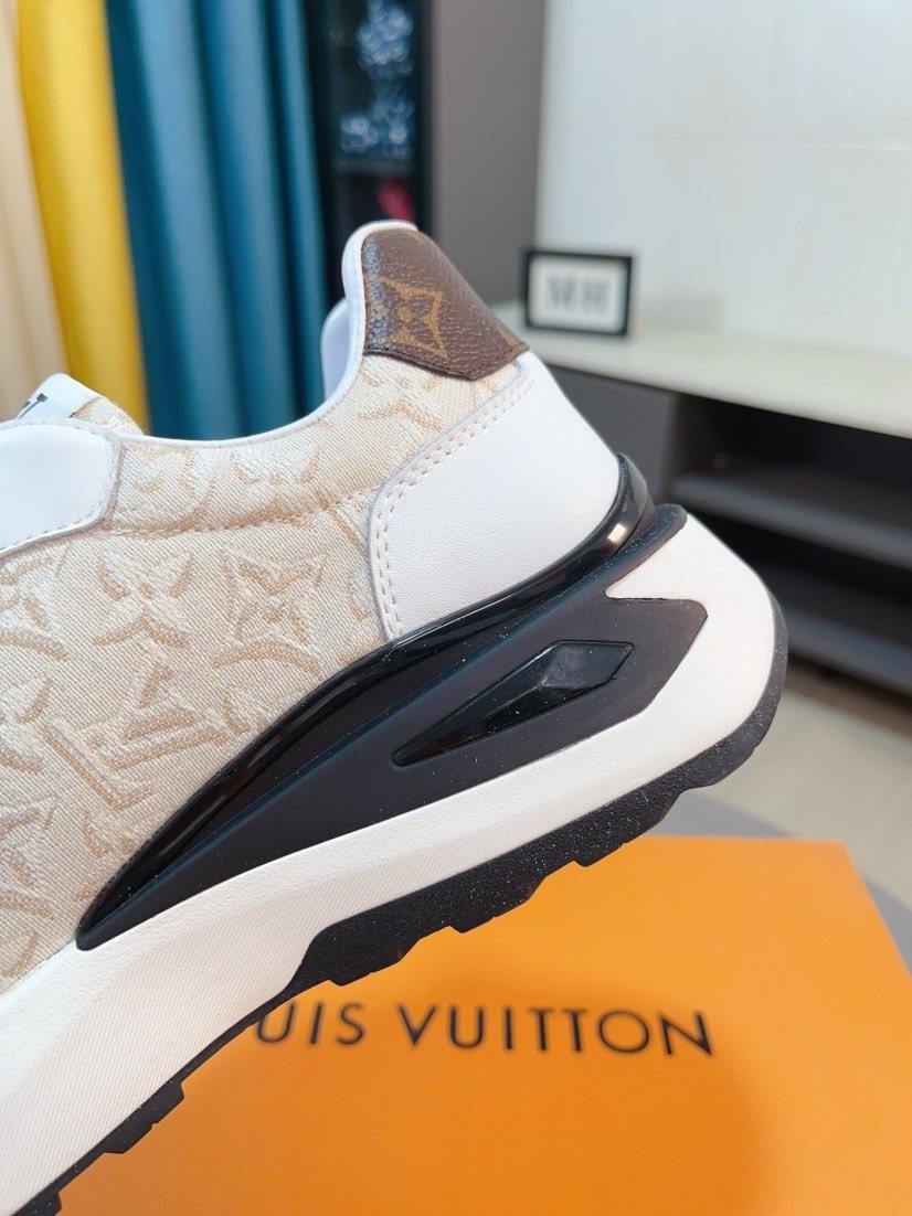 Louis Vuitton Patterned Low-Top Sneakers — detail