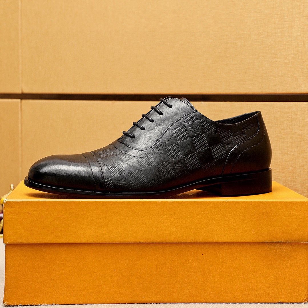 Louis Vuitton Black Embossed Lace-Up Dress Shoes — detail