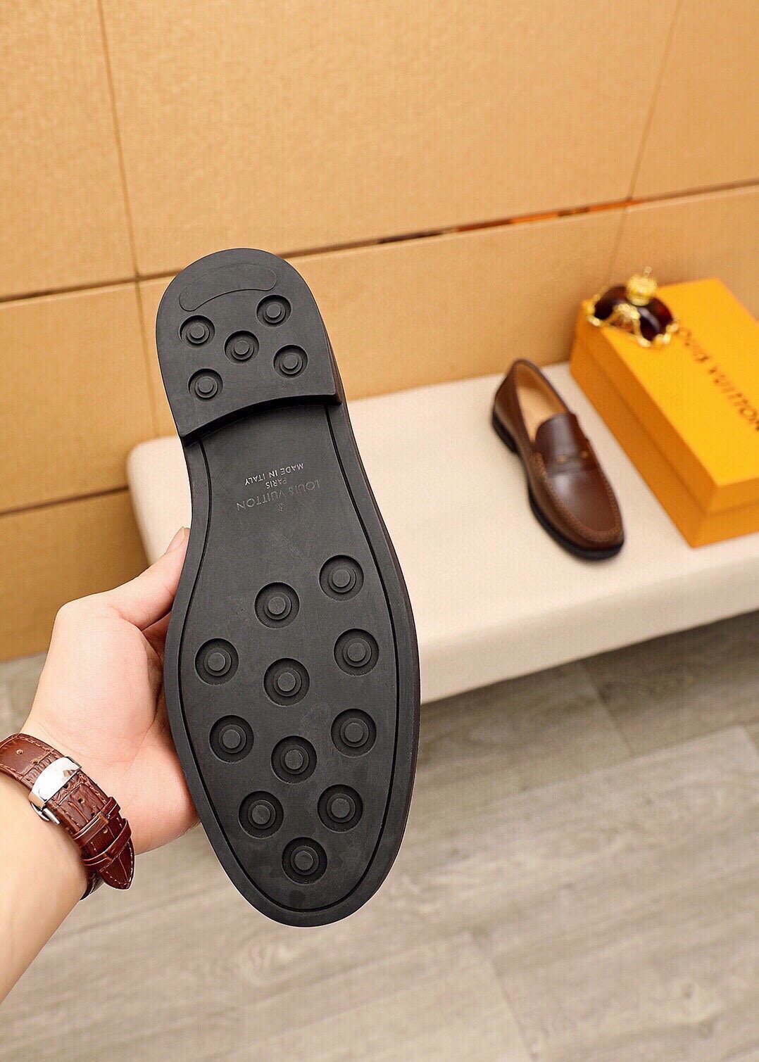 微商相册测试鞋子-Louis Vuitton Penny Loafers — detail