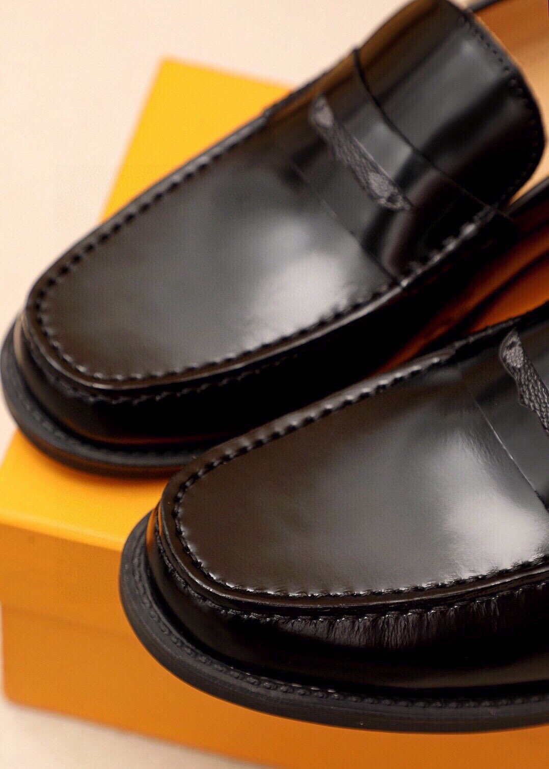 微商相册测试鞋子-Louis Vuitton Penny Loafers — detail