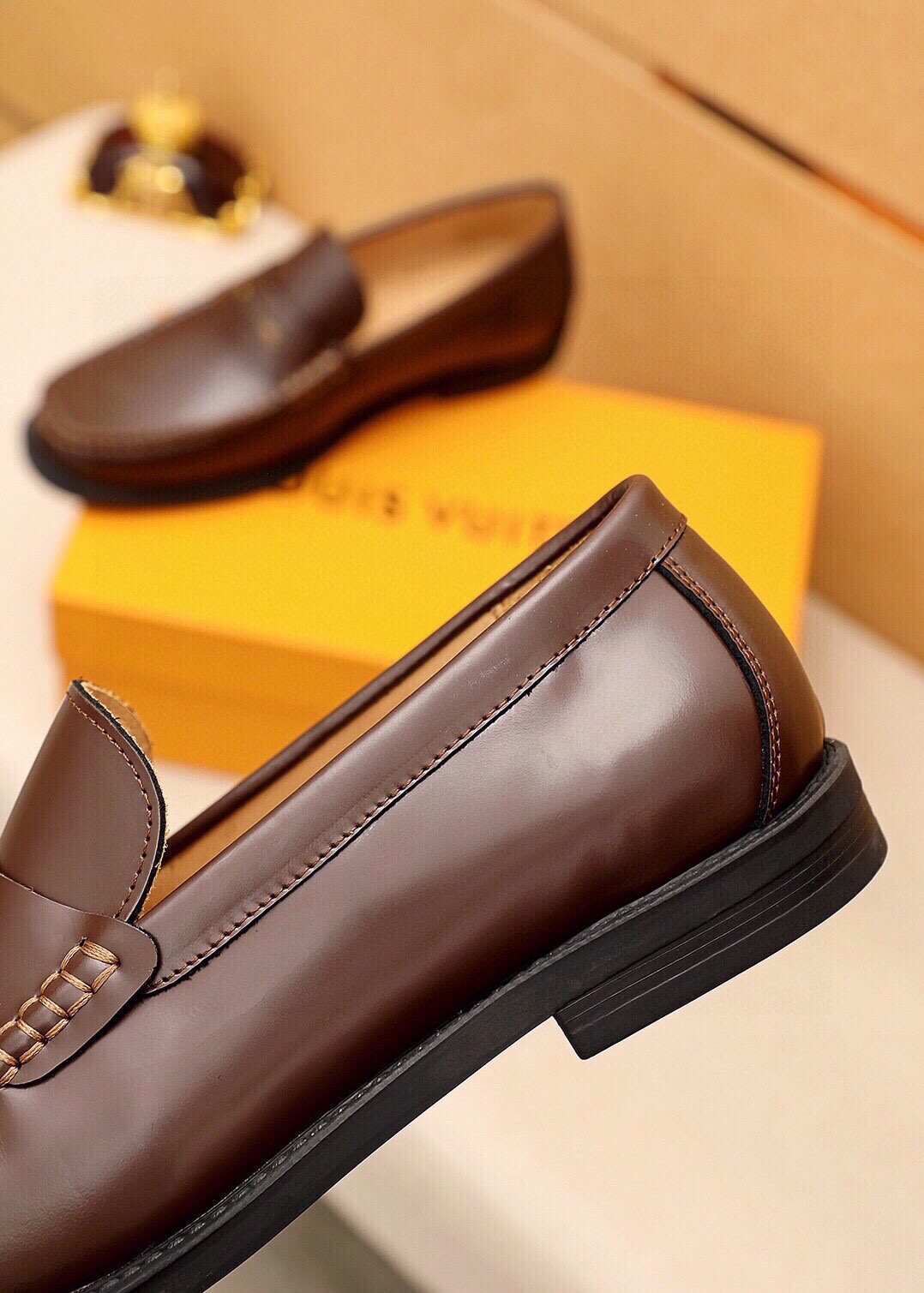 微商相册测试鞋子-Louis Vuitton Penny Loafers — detail