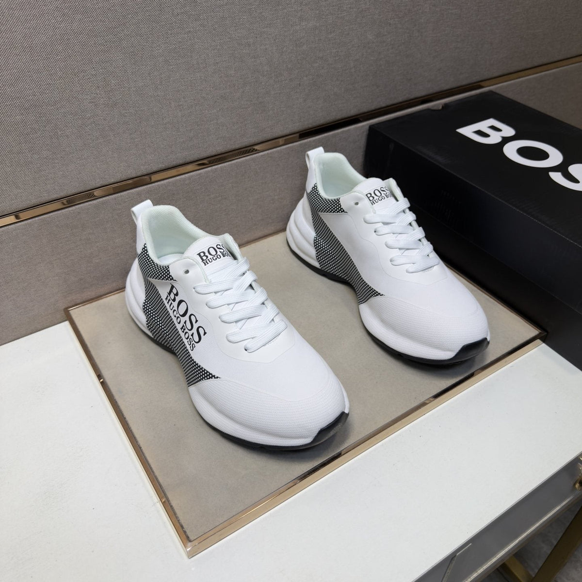 Hugo Boss Mesh-Panel Sneakers — front