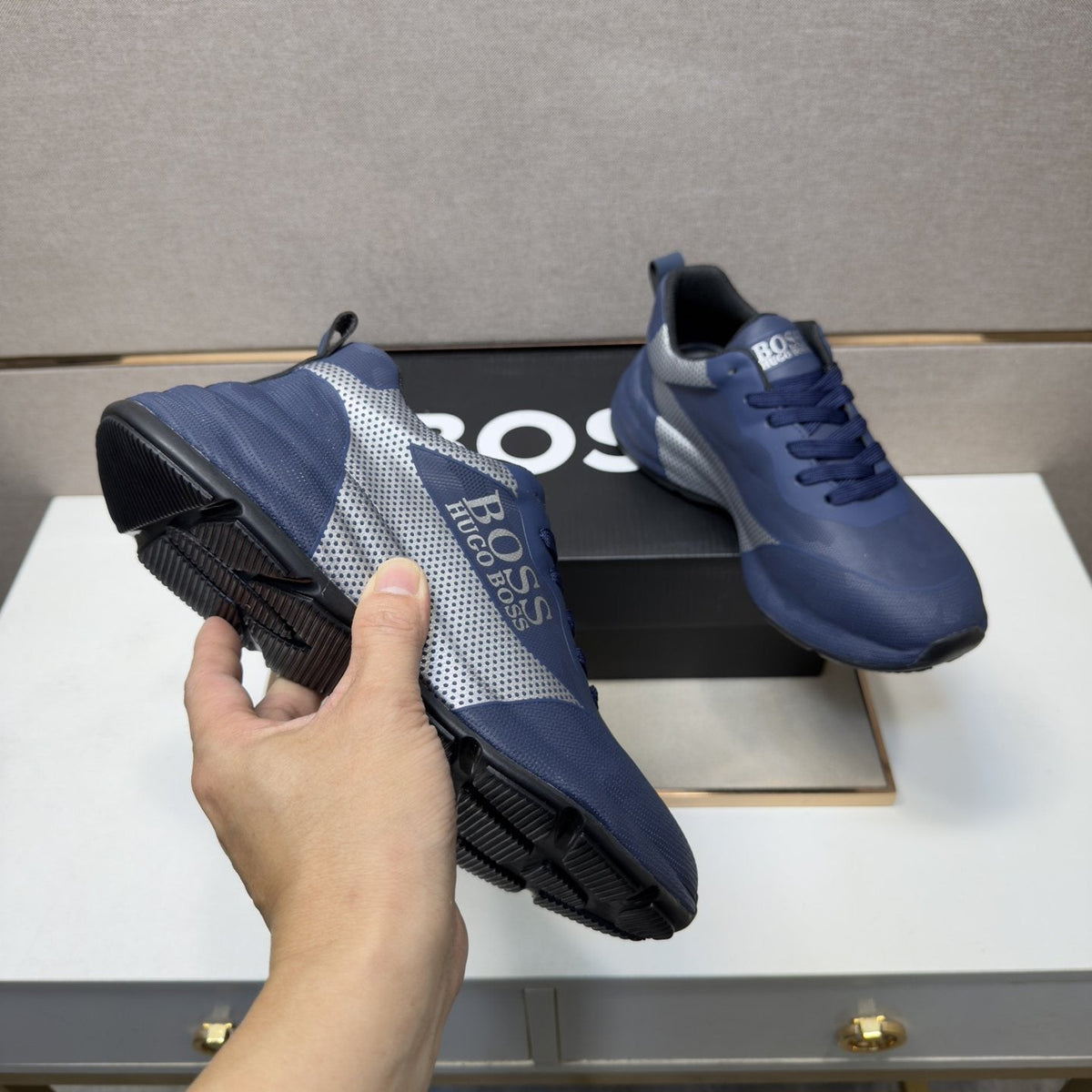 Hugo Boss Mesh-Panel Sneakers — model