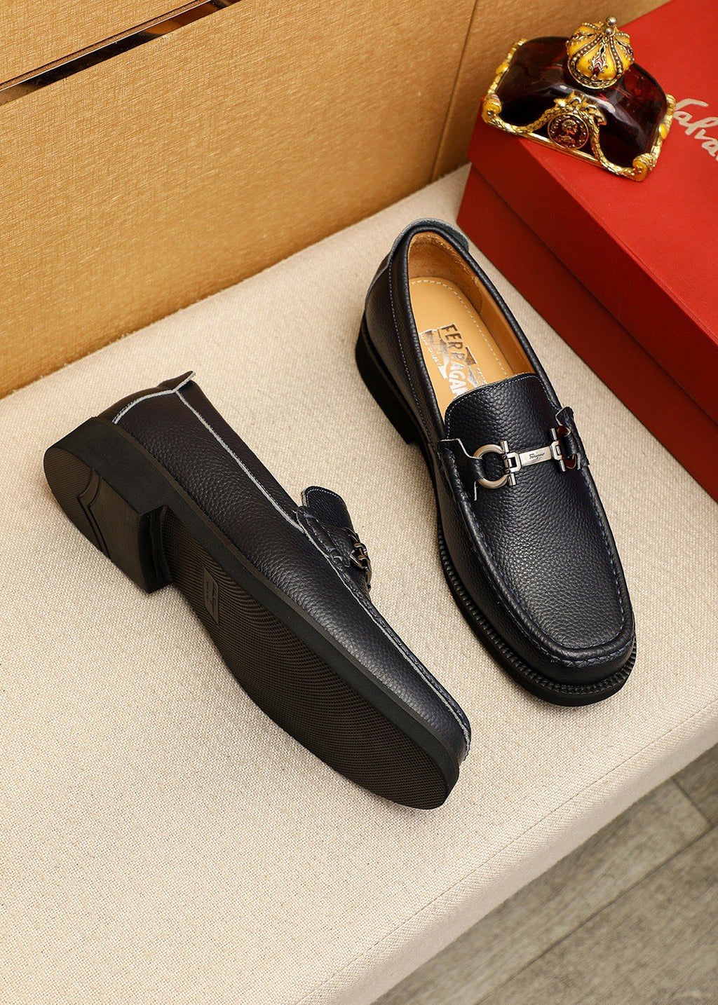 Ferragamo Black Pebble-Grain Bit Loafers — side
