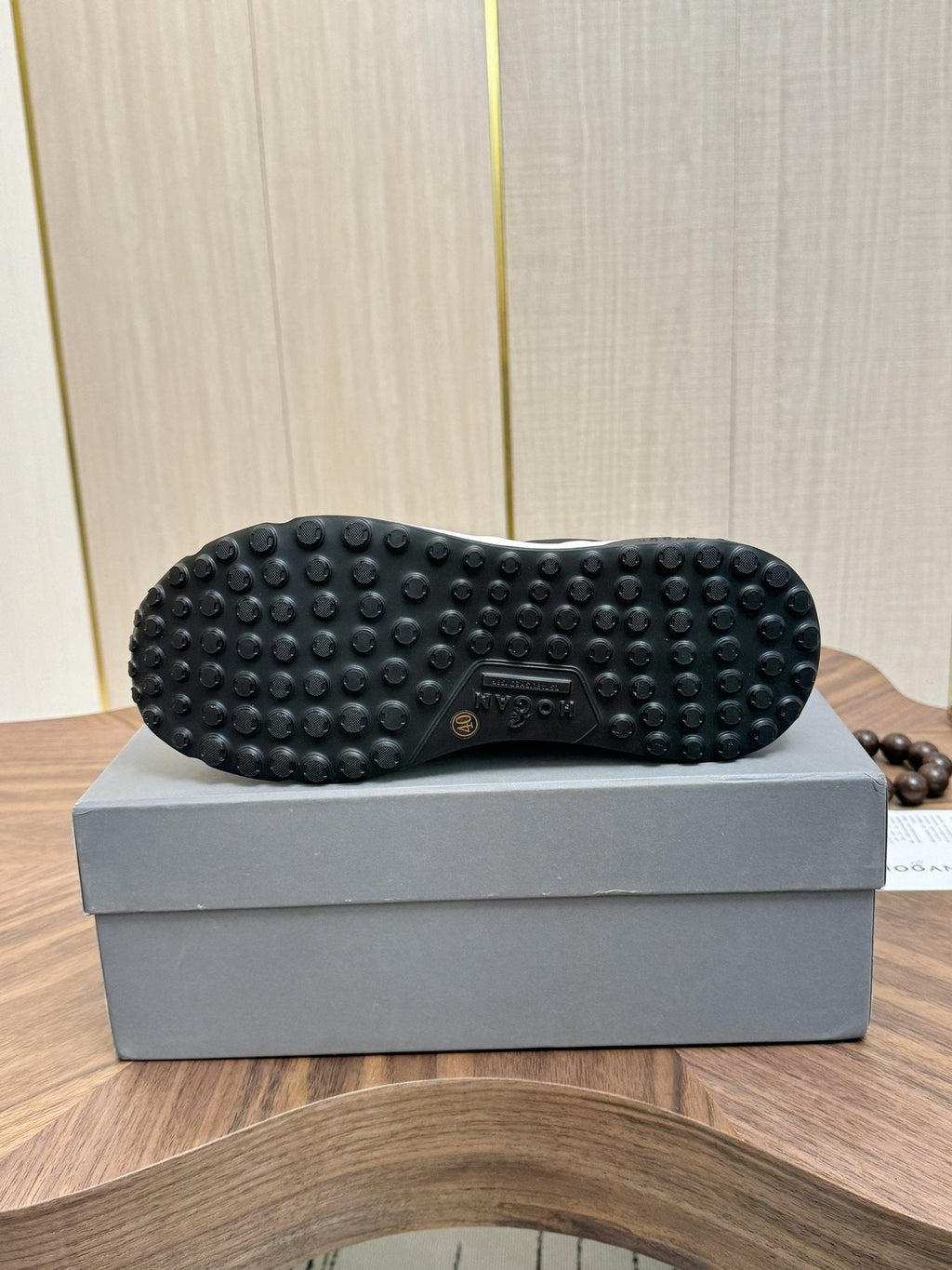 Hogan Black Low-Top Sneakers — detail