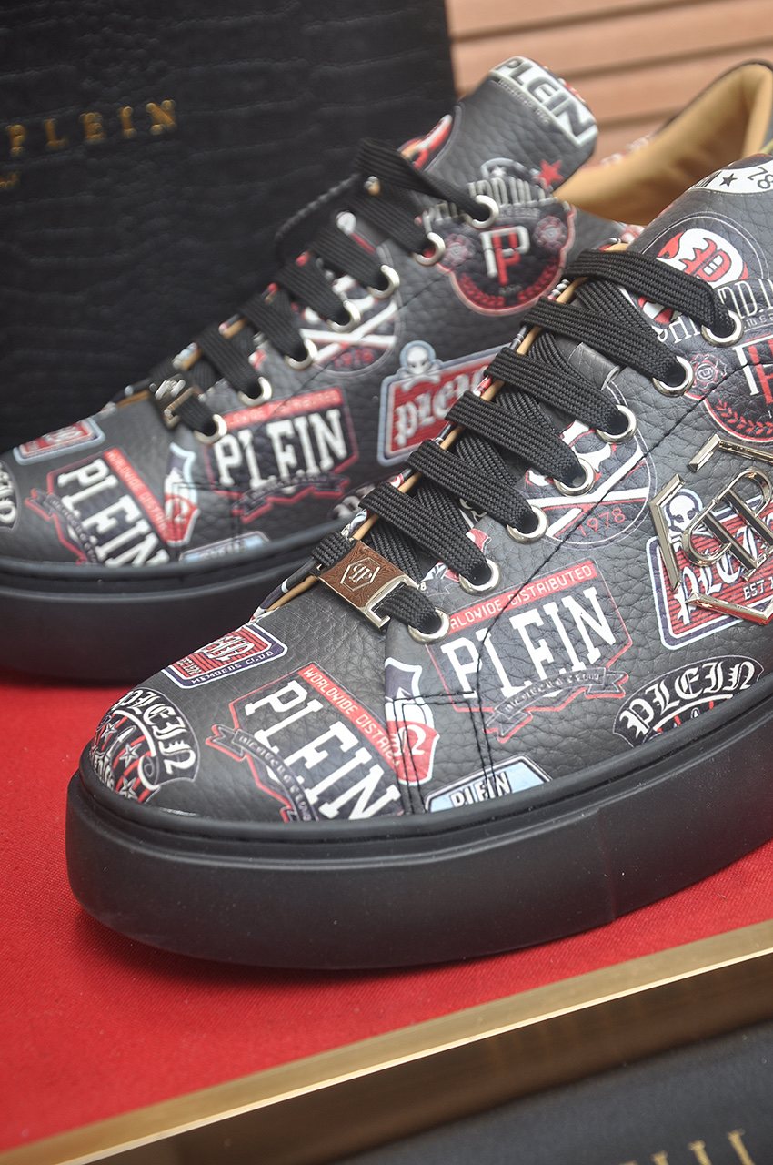 Philipp Plein Graphic Print Low-Top Sneakers — detail
