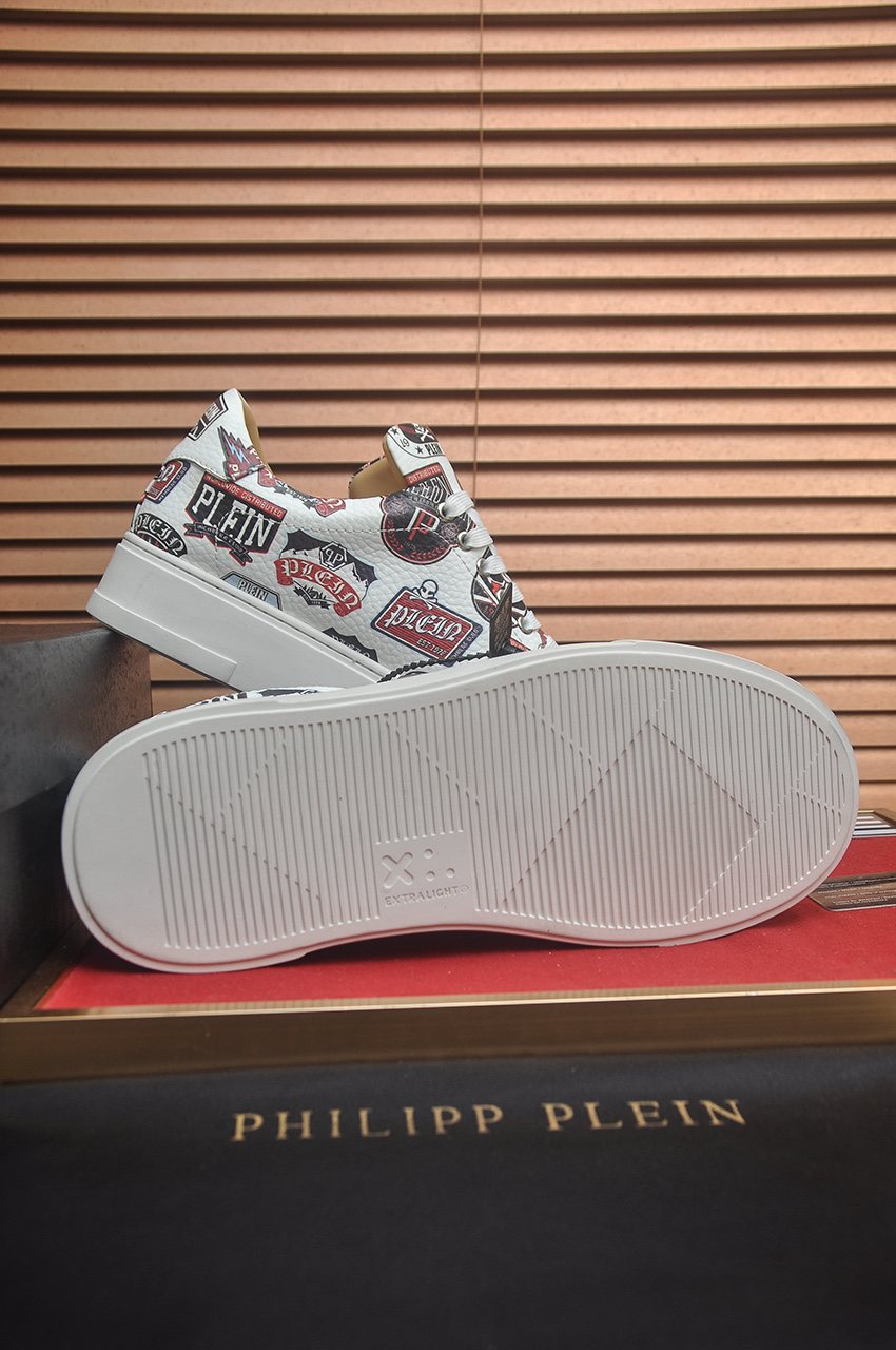 Philipp Plein Graphic Print Low-Top Sneakers — detail