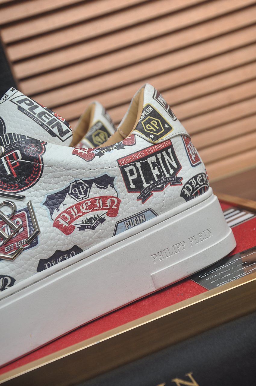 Philipp Plein Graphic Print Low-Top Sneakers — detail