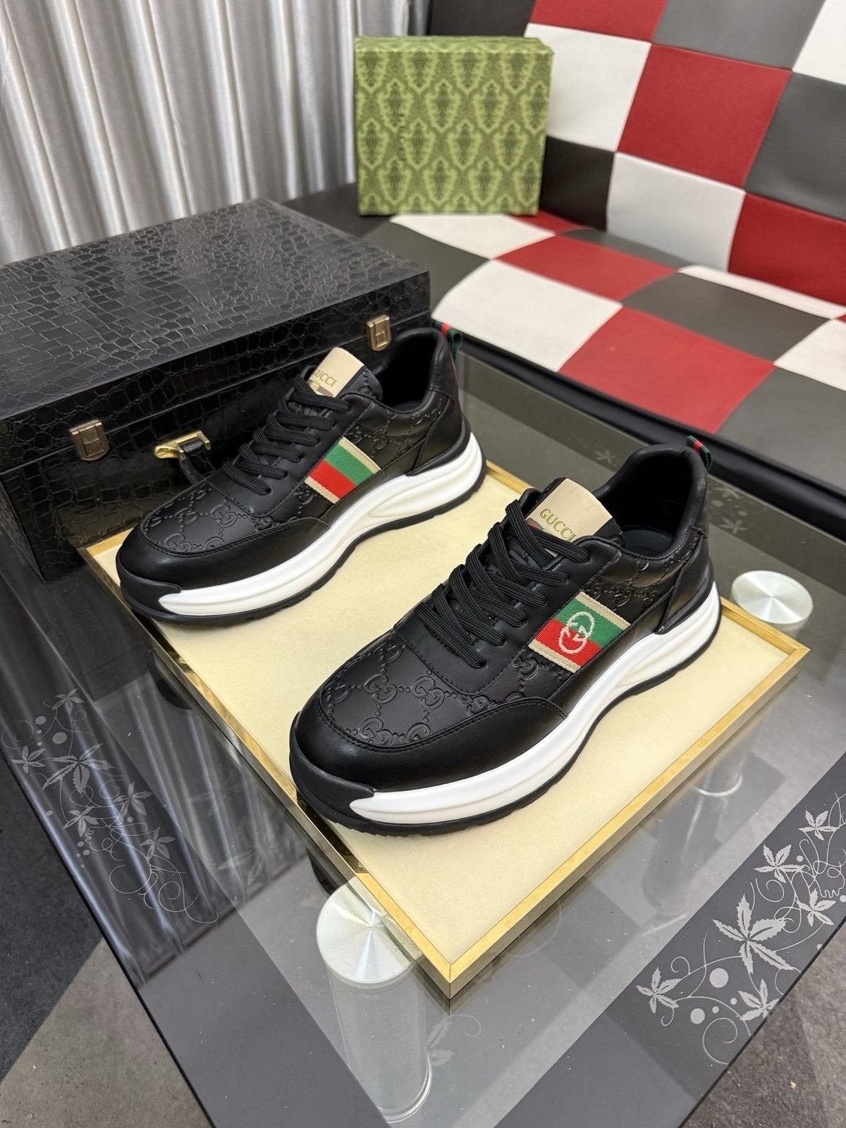 Gucci Green and Red Stripe Low-Top Sneakers — front