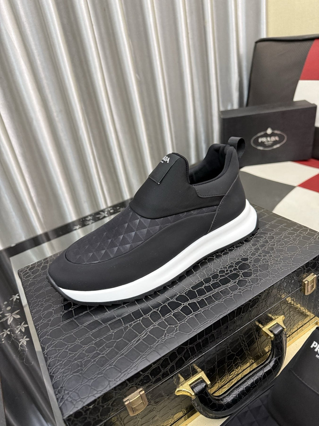 微商相册测试鞋子-Prada Black Quilted Slip-On Sneakers — front