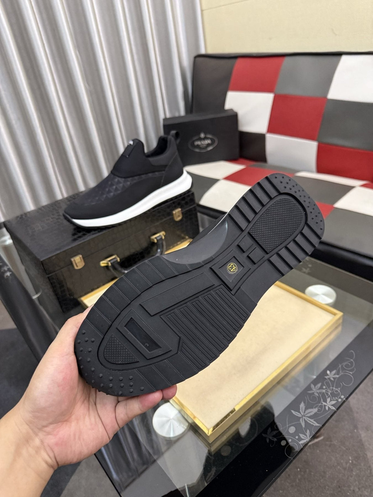 微商相册测试鞋子-Prada Black Quilted Slip-On Sneakers — detail