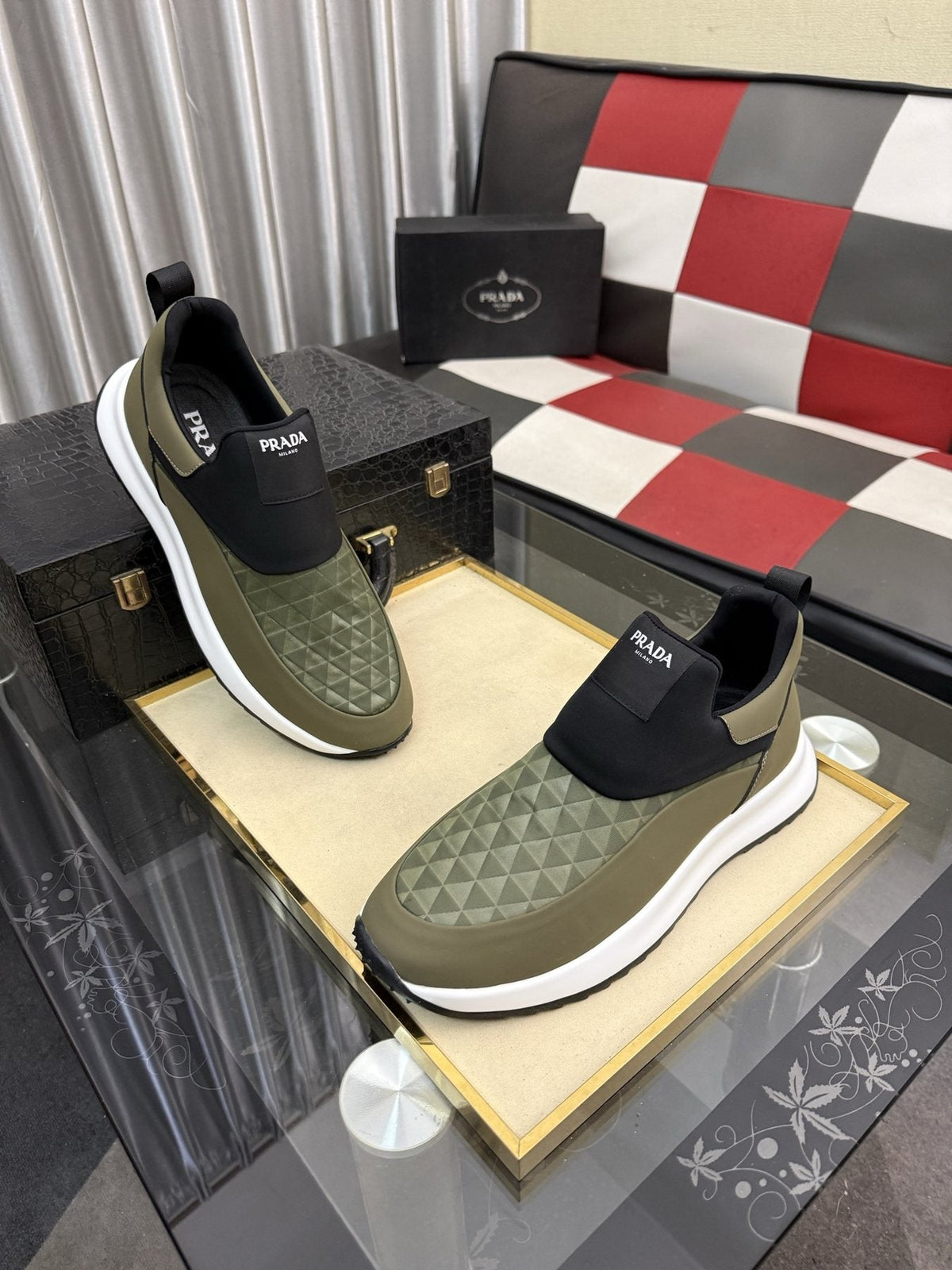 微商相册测试鞋子-Prada Black Quilted Slip-On Sneakers — front