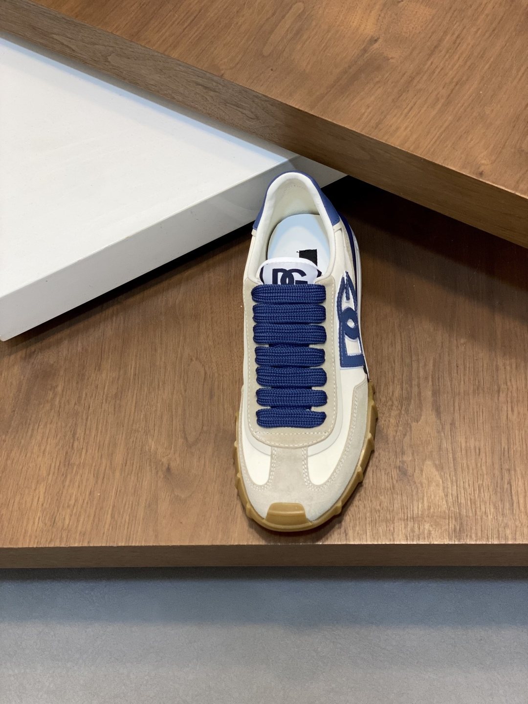 Dolce & Gabbana Low-Top Leather Sneakers — front