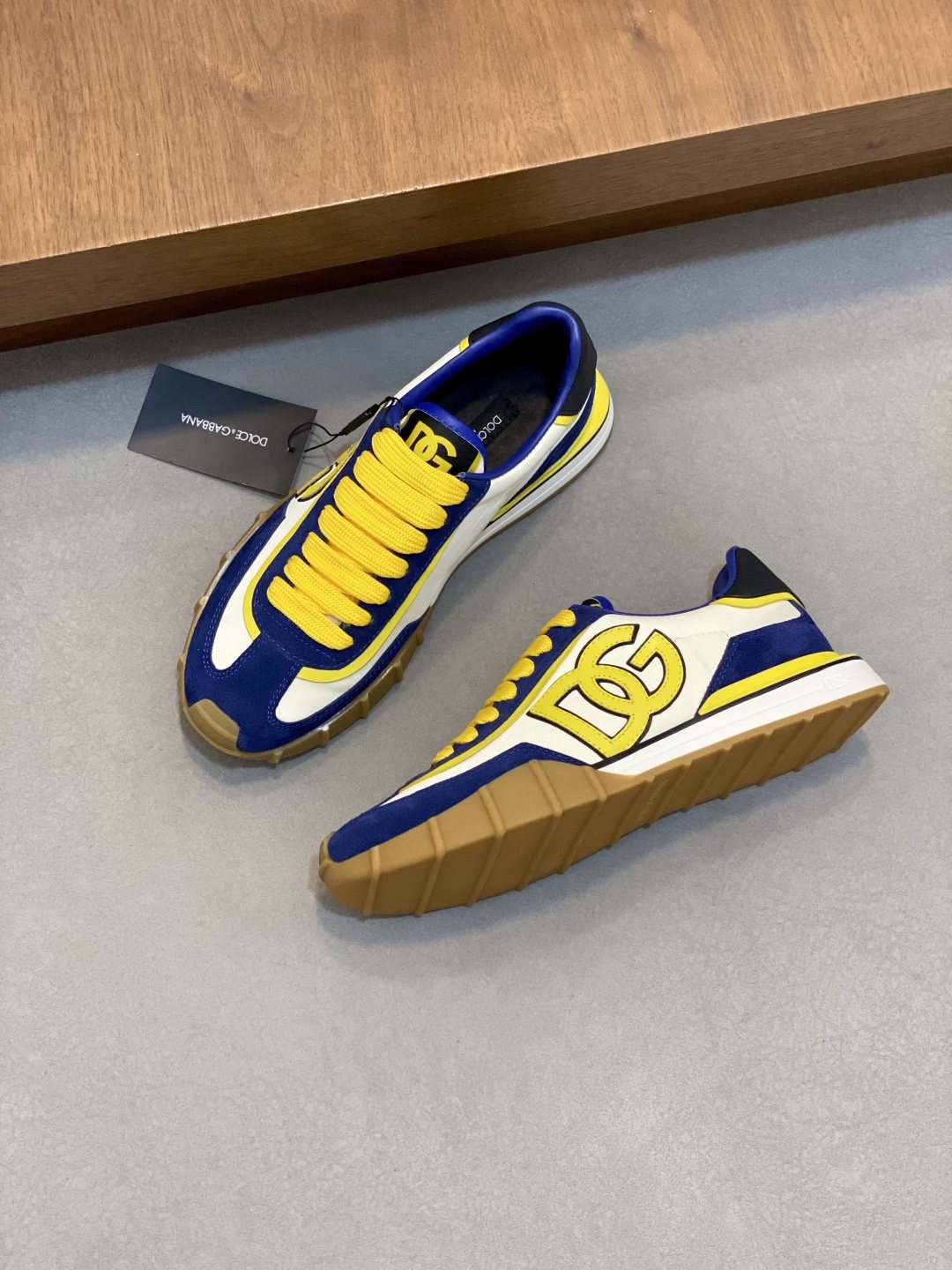 Dolce & Gabbana Low-Top Leather Sneakers — front