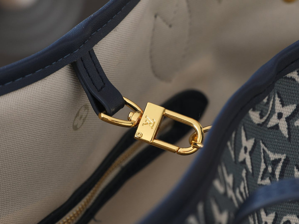 Louis Vuitton Neverfull MM Blue-Gray Tote Bag — detail