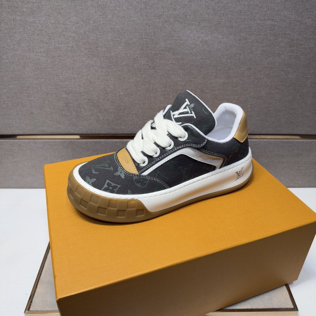 Louis Vuitton Patterned Low-Top Sneakers — front