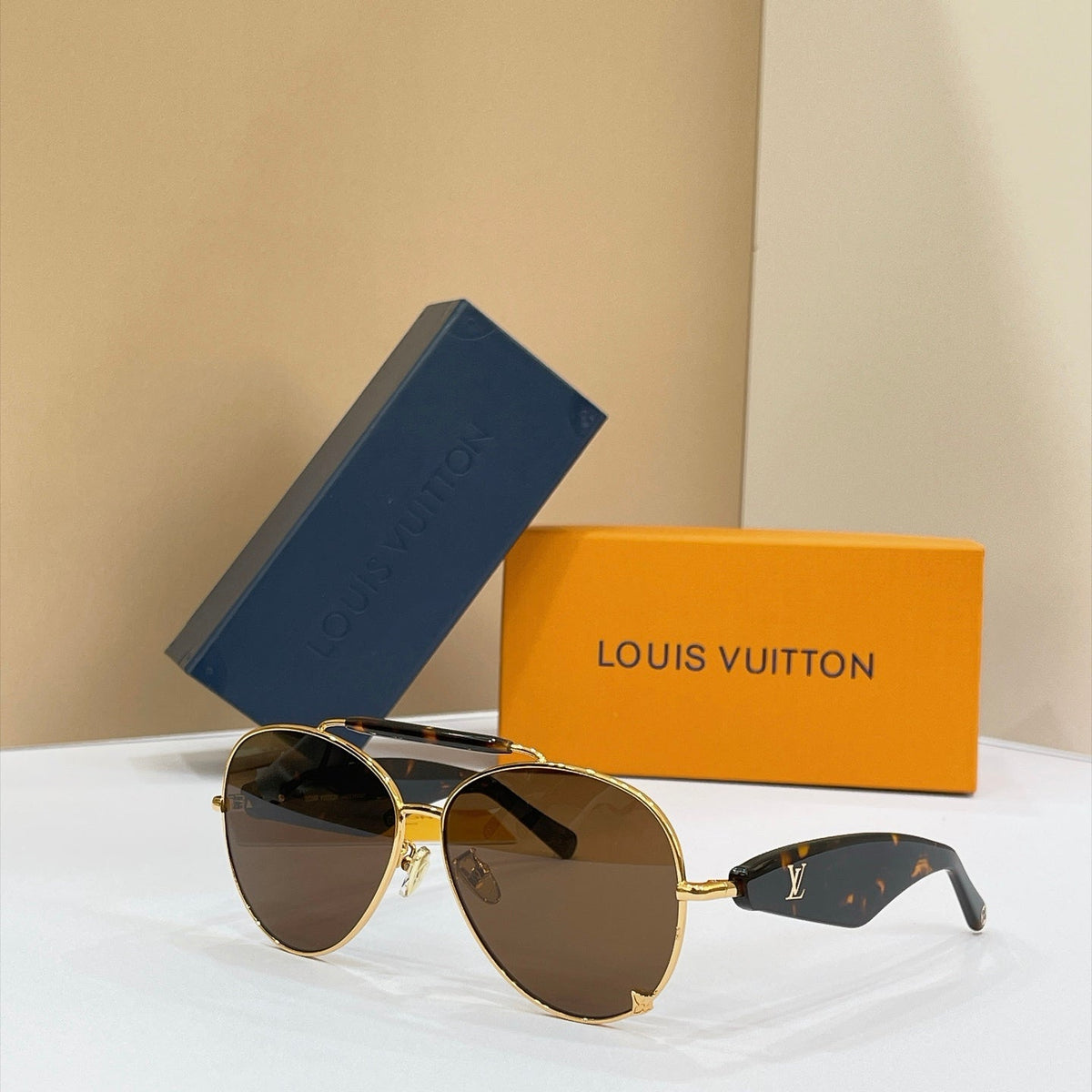 Louis Vuitton Sunglasses – Z3462U