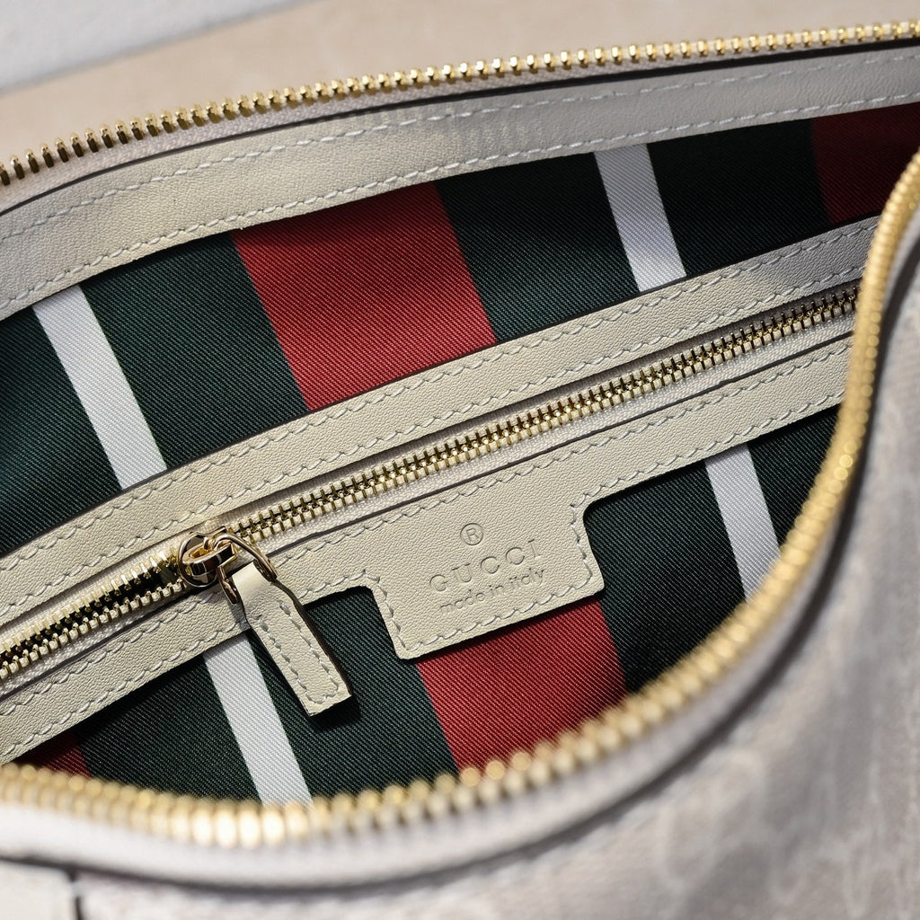 Gucci Emblem Medium Zip Tote Bag – 815217