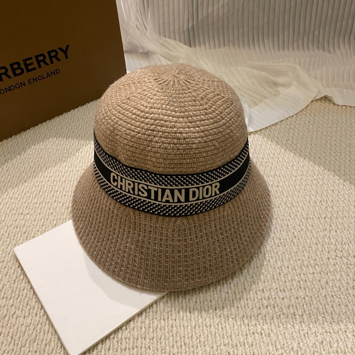 Dior Bucket Hat – Face-Flattering Style