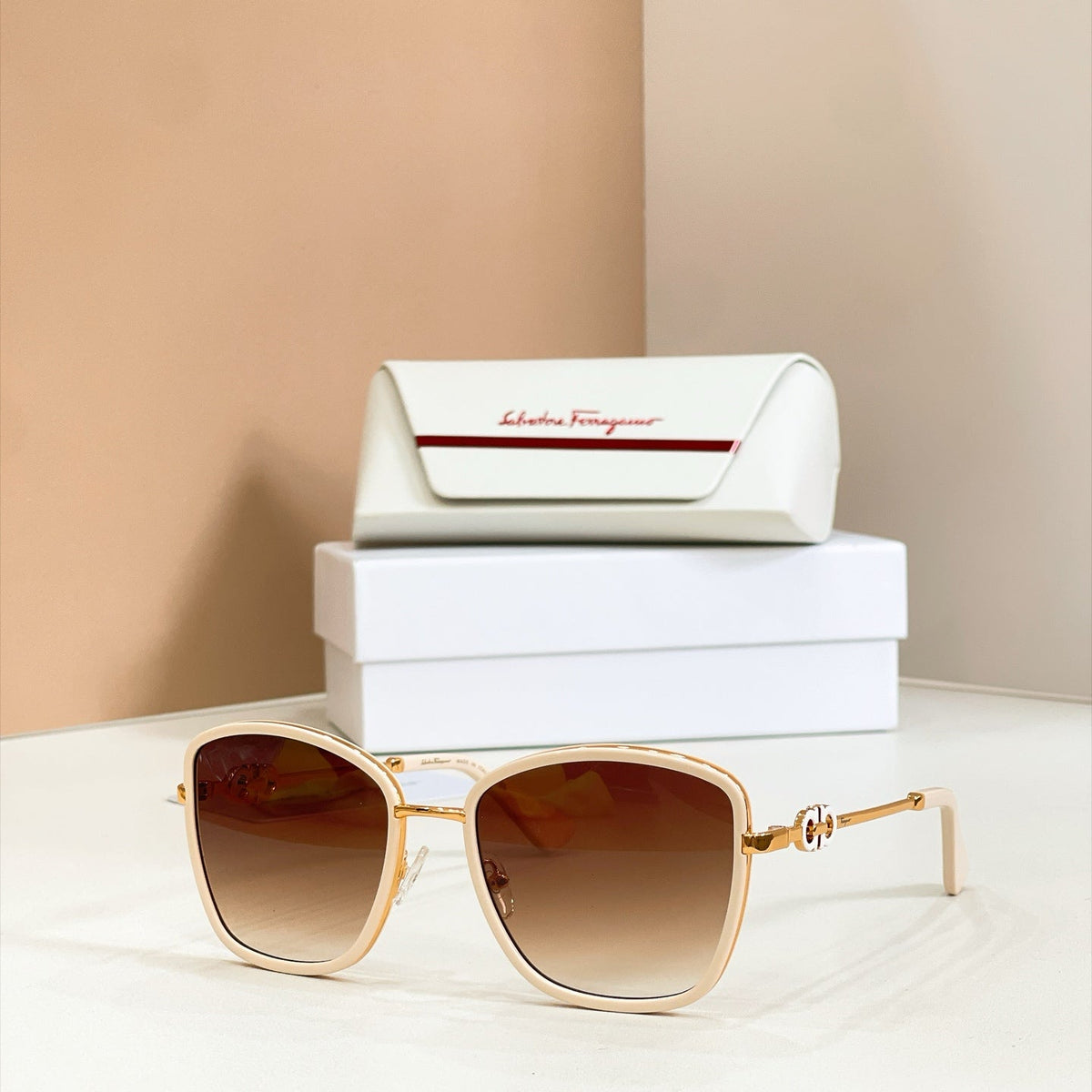 Salvatore Ferragamo Sunglasses – SF1470L